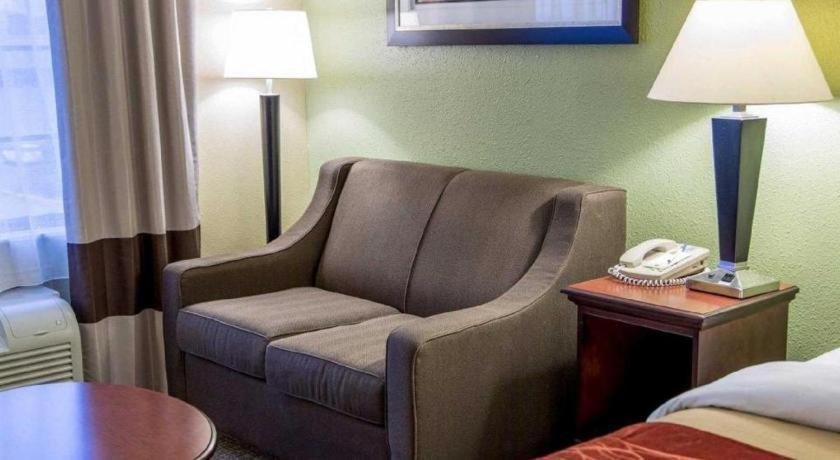 Comfort I-49 Hotel 2*
