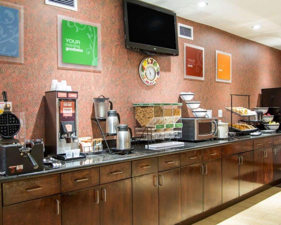 Comfort I-49 Hotel 2*